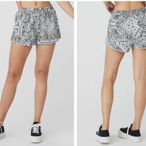 Alo Yoga Bandana Stride Short